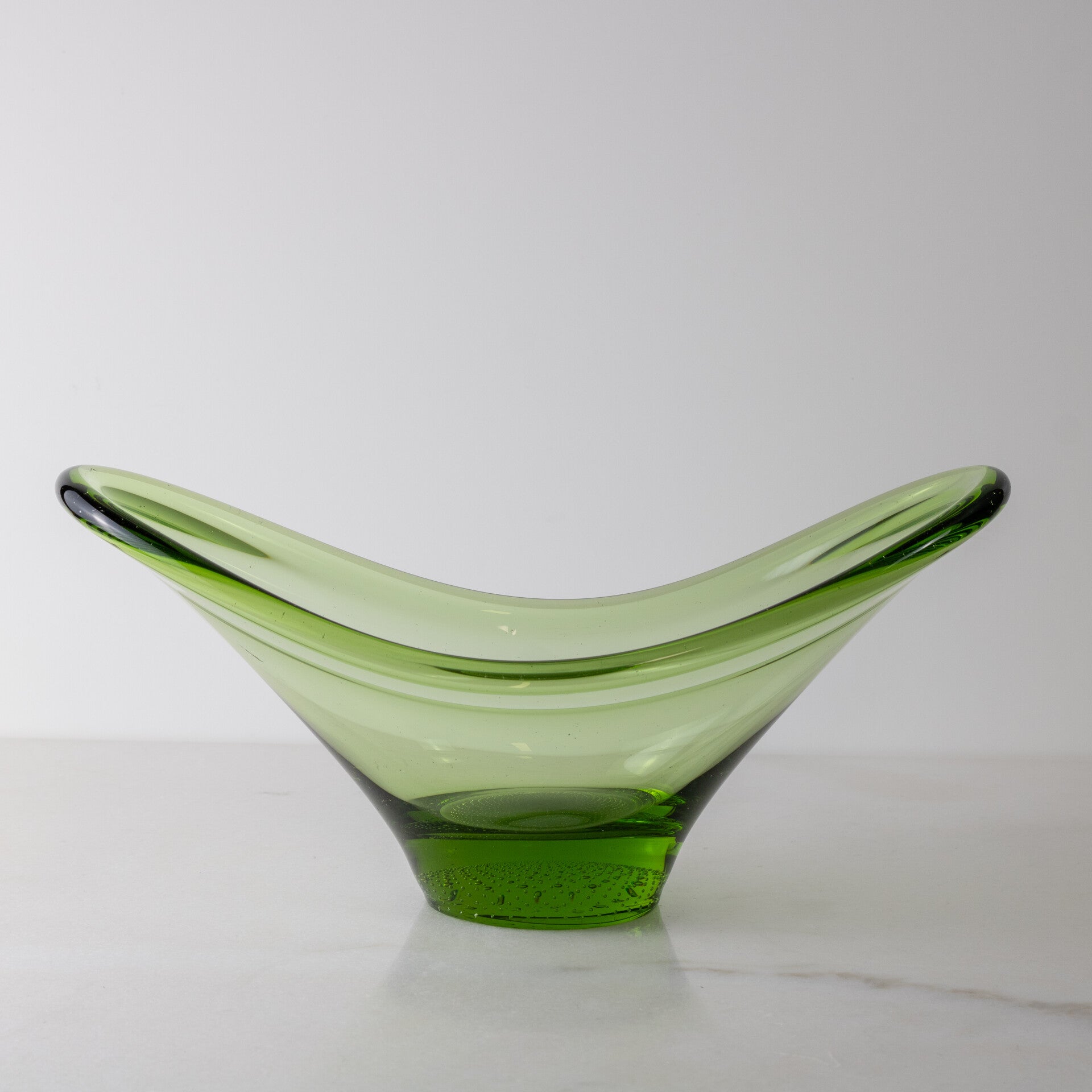 Mid-Century Modern Designicoon: De 'Wing Bowl' door Denji Takeuchi voor Sasaki Crystal (1963)