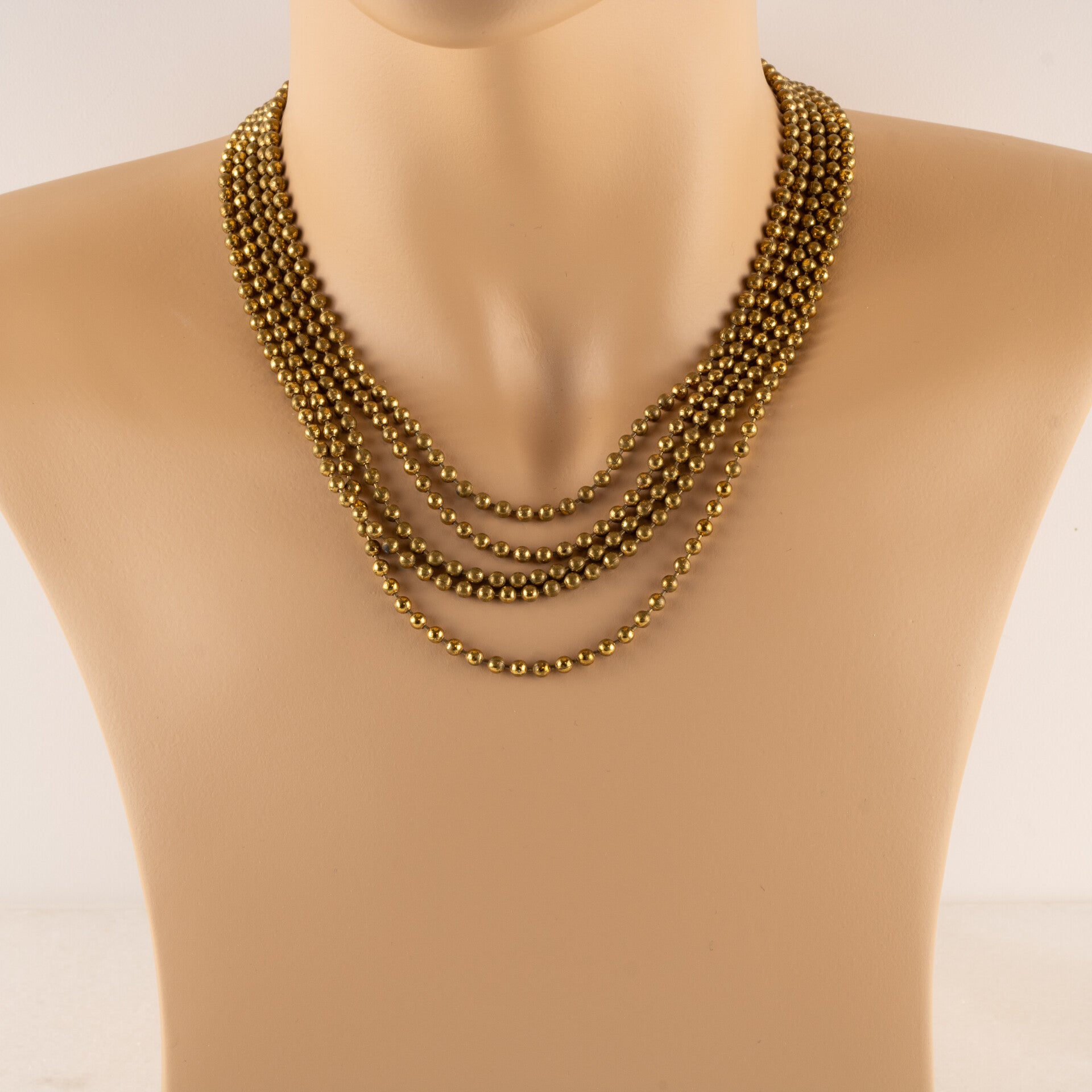 Tijdloze Elegantie: Vintage Coro 5-Strengs Ball-Chain ketting