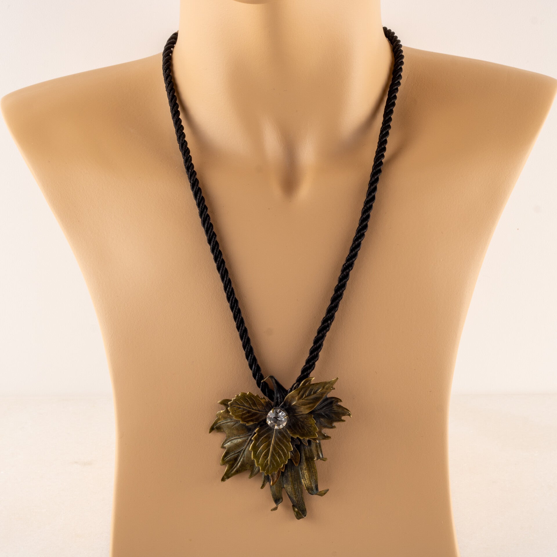 Mid-Century Luxe: Vintage Koperen Esdoornblad Hanger met Strass