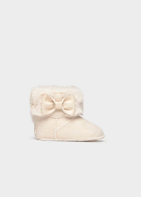 Mayoral winter 2027 meisjes babyschoentjes boots oat met strikje