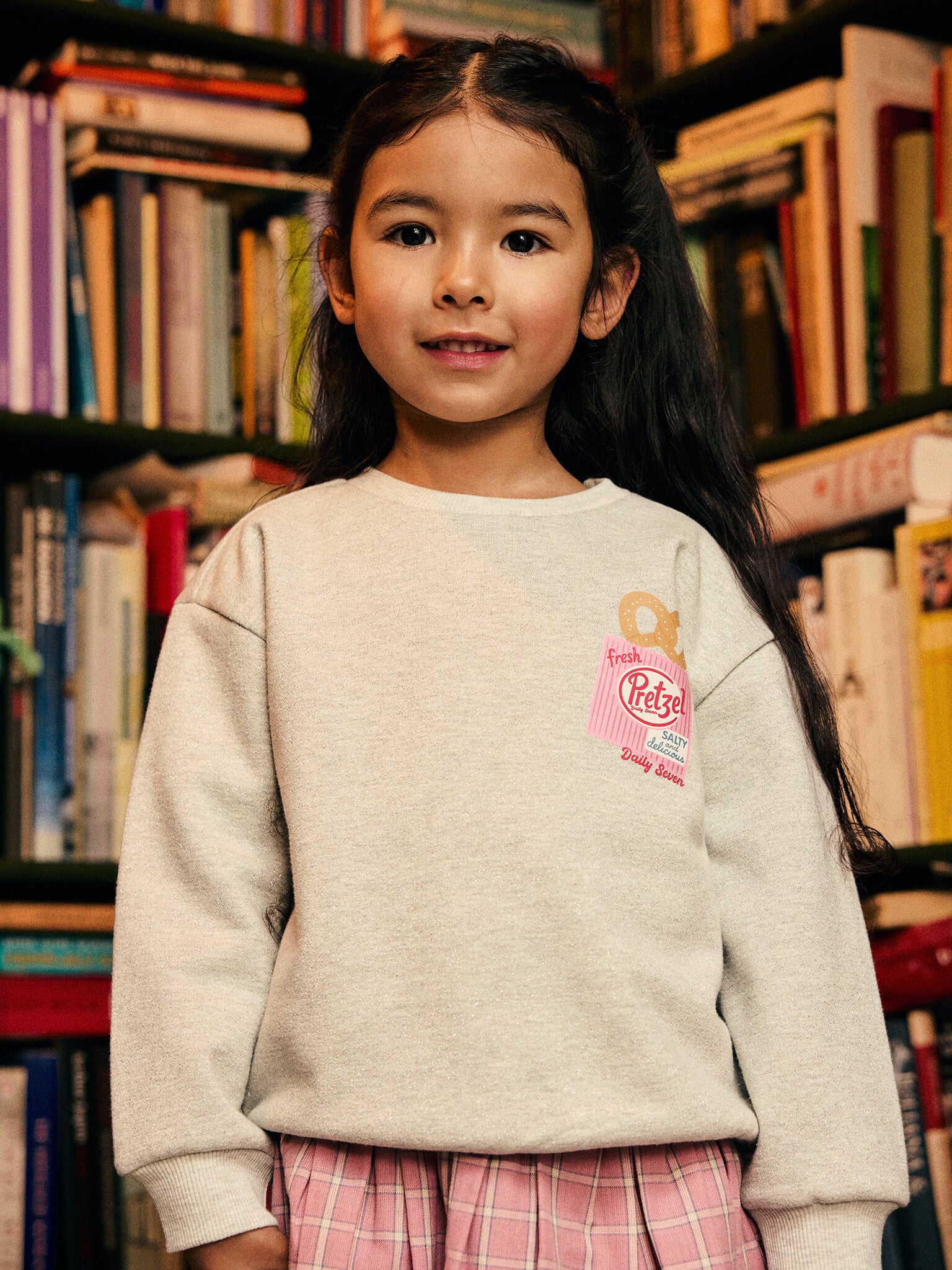 Daily7 meisjes trui grijs met pretzel print pink