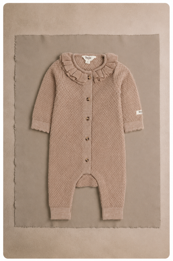 Baje studio Nozi taupe suit