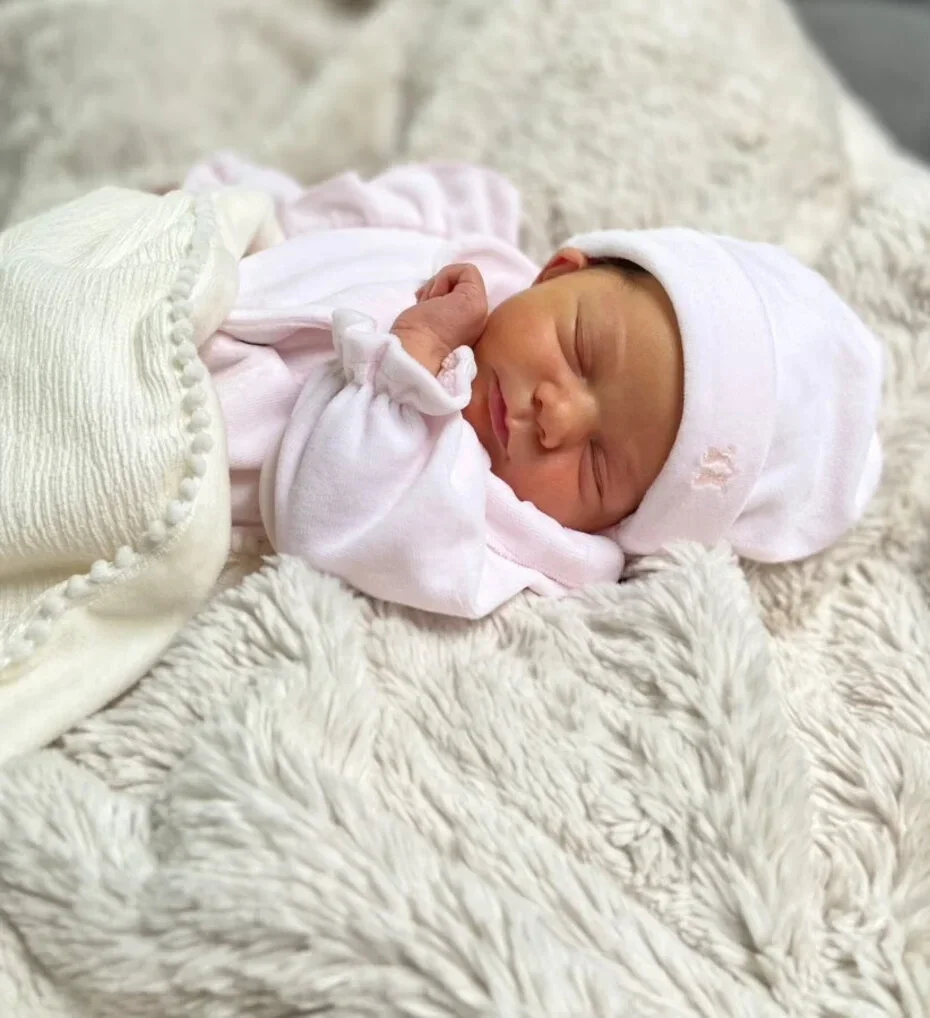 Poetree Velours baby mutsje soft pink