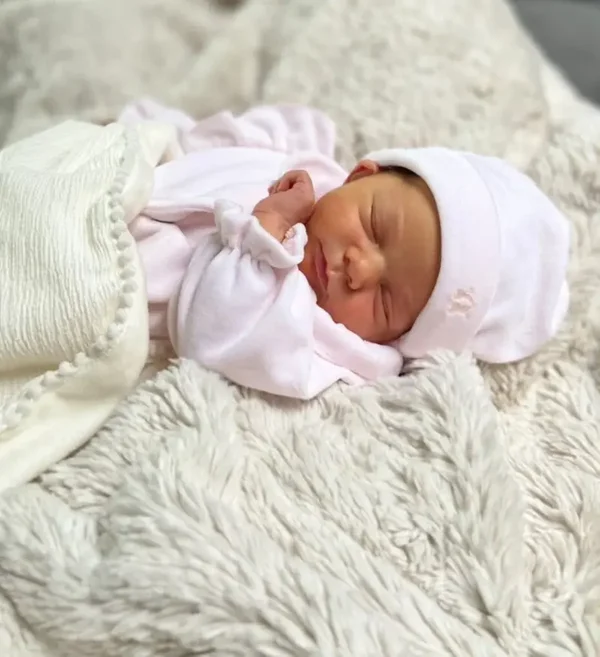 Poetree Velours baby mutsje soft pink