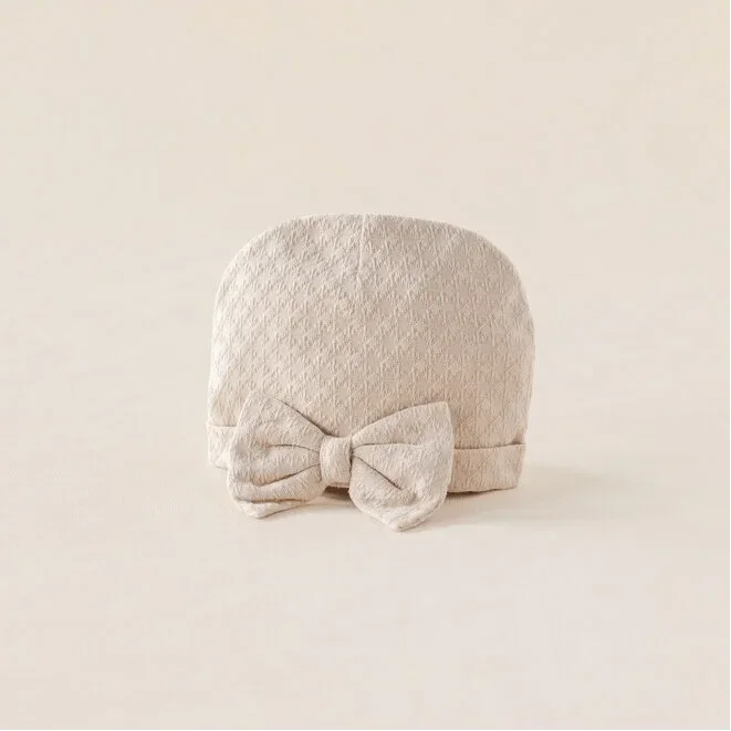 House of Bears Babymuts zomer beige met strik