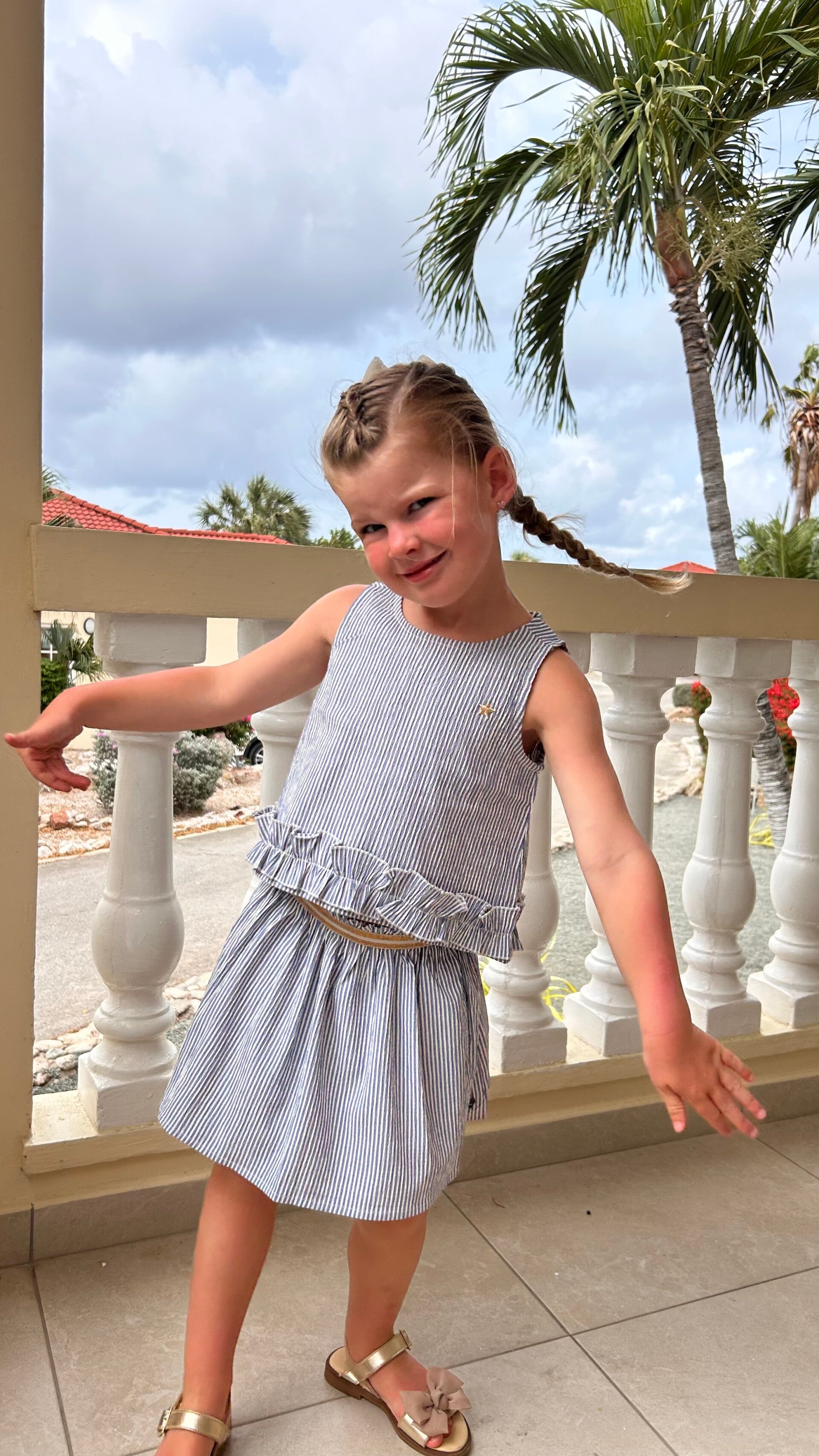 Like Flo Chloe top met ruffles licht bauw