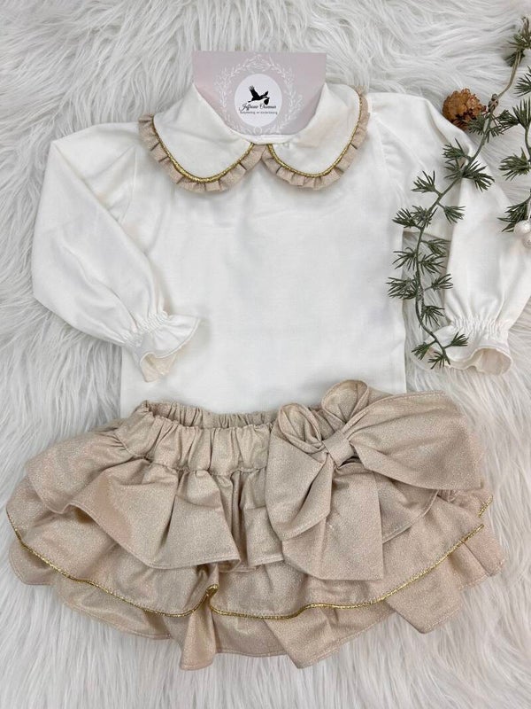 Rompertje met kraagje beige sparkle en gouden bies J.O.