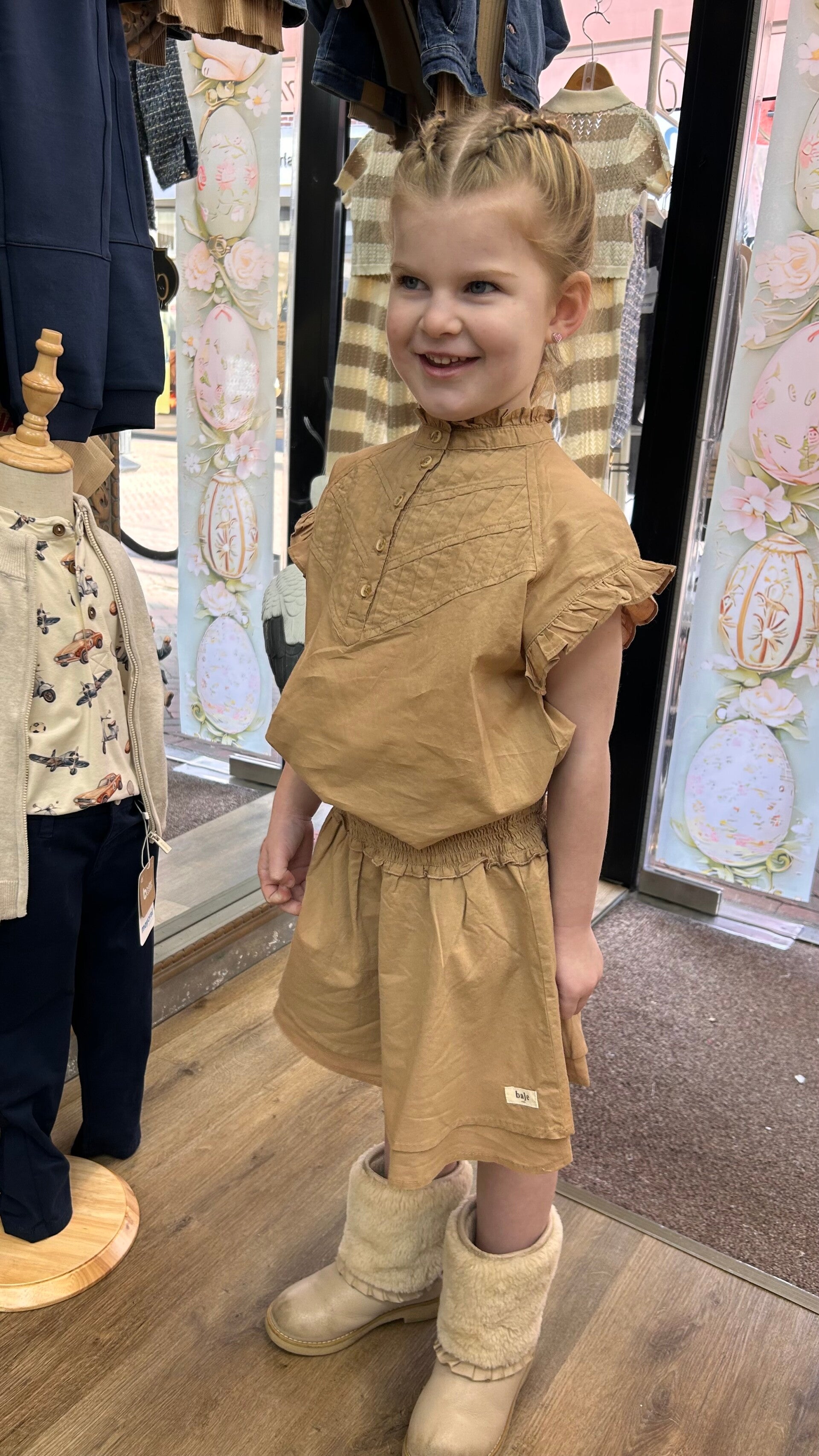 Baje Yesa rokje rose cafe