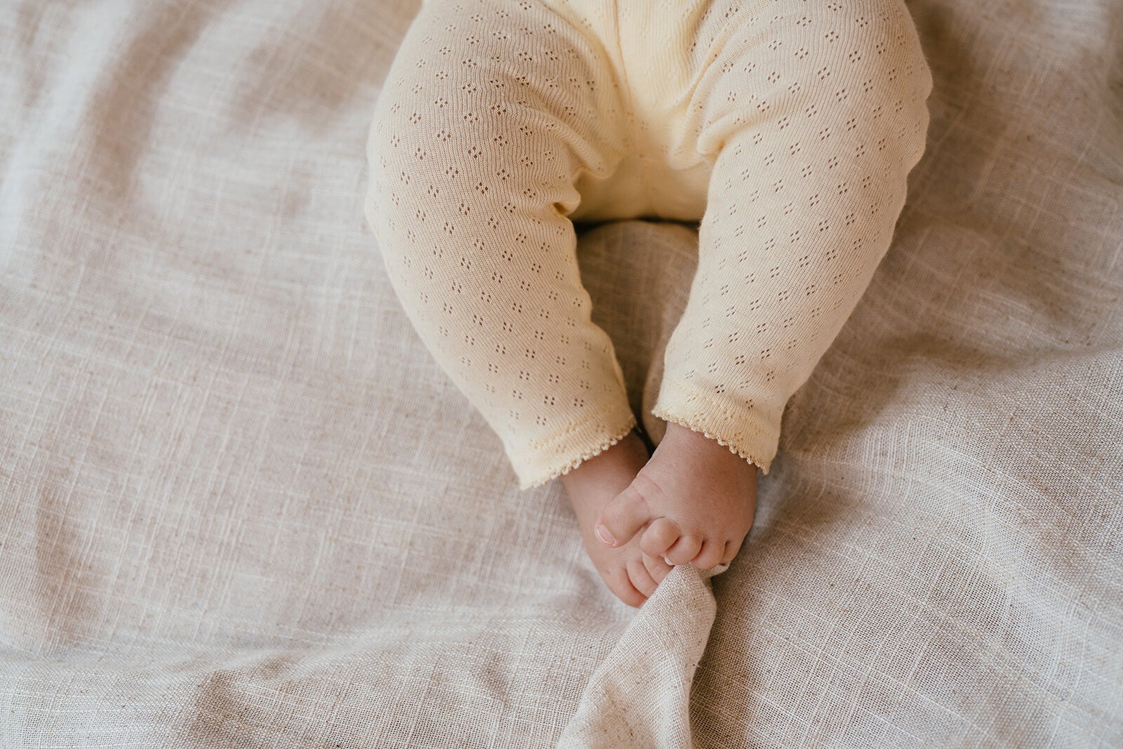 A Tiny Story baby broekje butter yellow