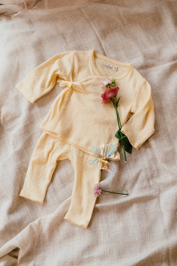 A Tiny Story baby overslagje butter yellow
