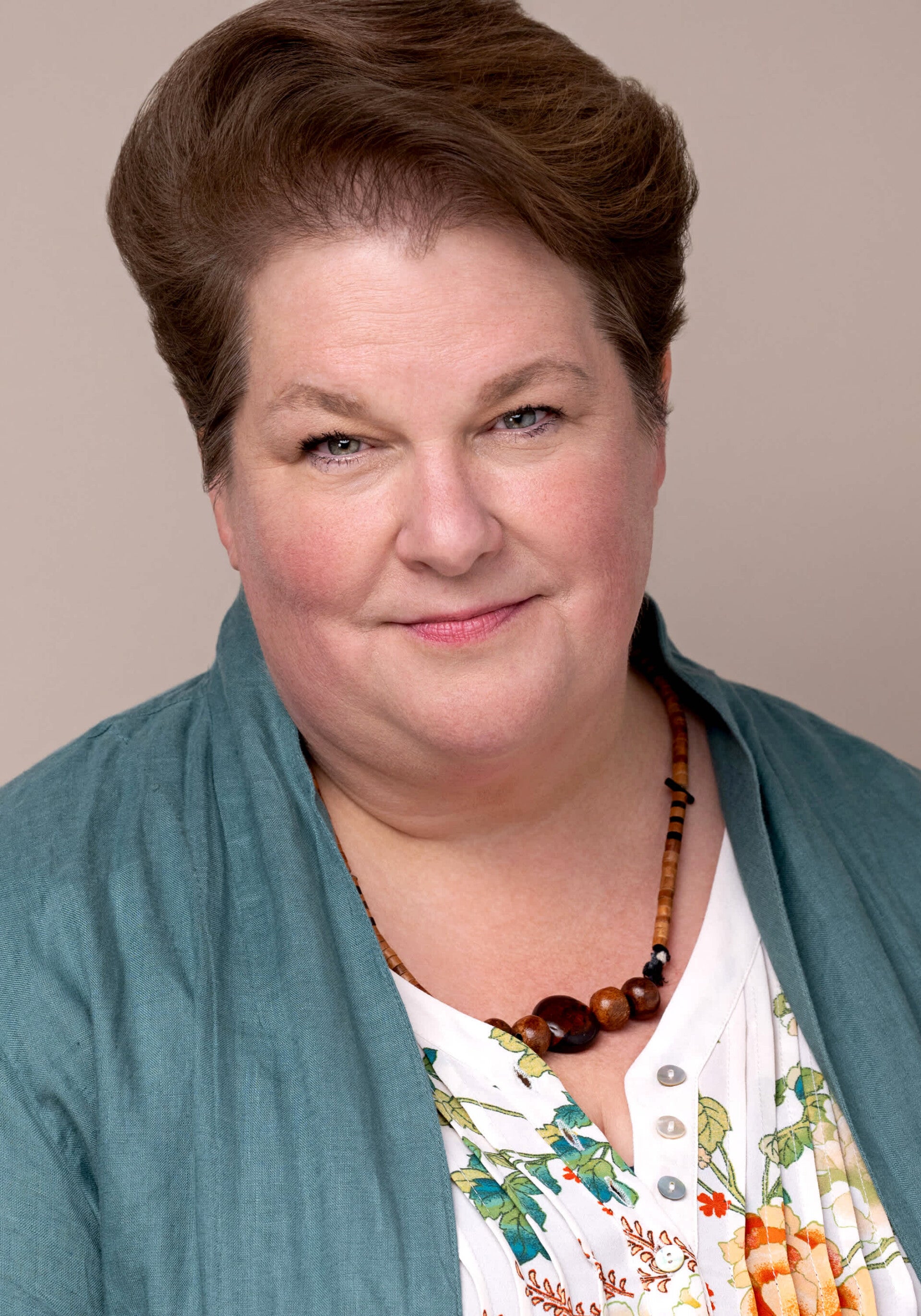 COMMERCISL MOM NEXT DOOR NEIGHBOR FRIENDLY WARM