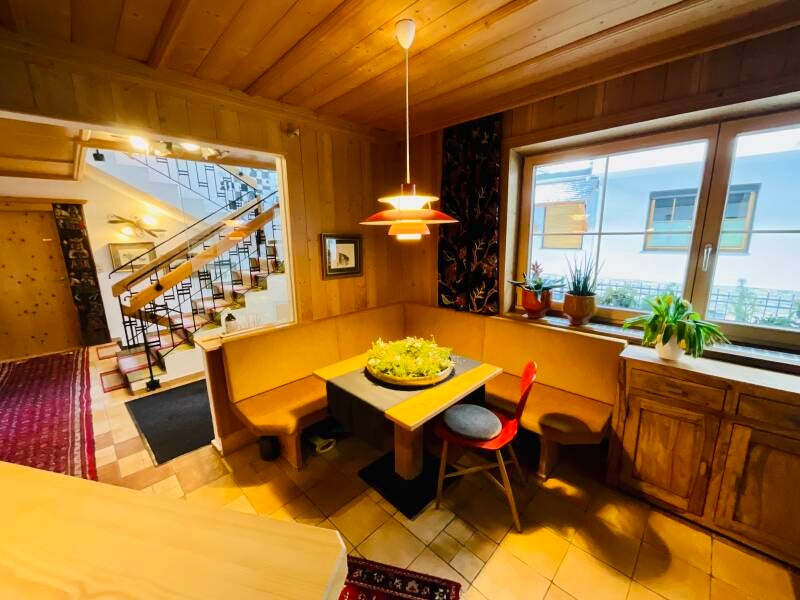 viel verbautes Holz im ganzen Haus