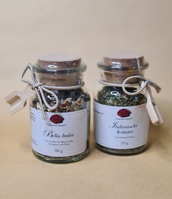 Gewürzfläschchen mit dekorativer Holzschaufel