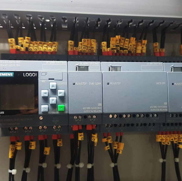 Steuerungstechnik mit SPS, Relais, Sensorik und elektrischer Signalverarbeitung