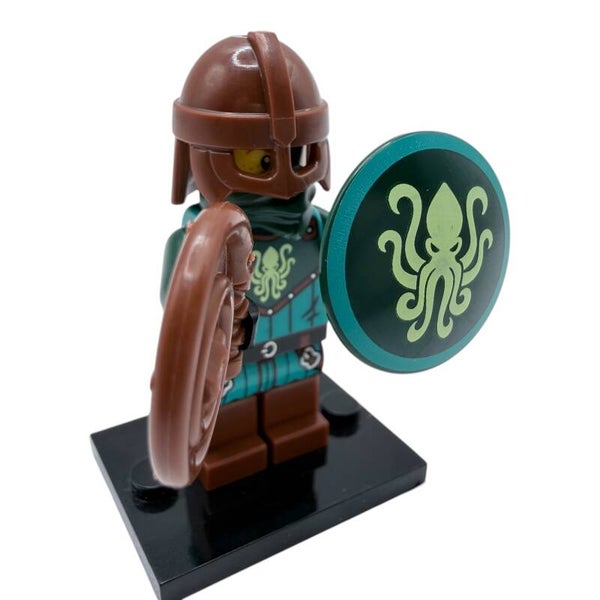 LEGO MOC Kraken Ritter Minifigur mit Schild Peitsche Helm braun Castle Fantasy
