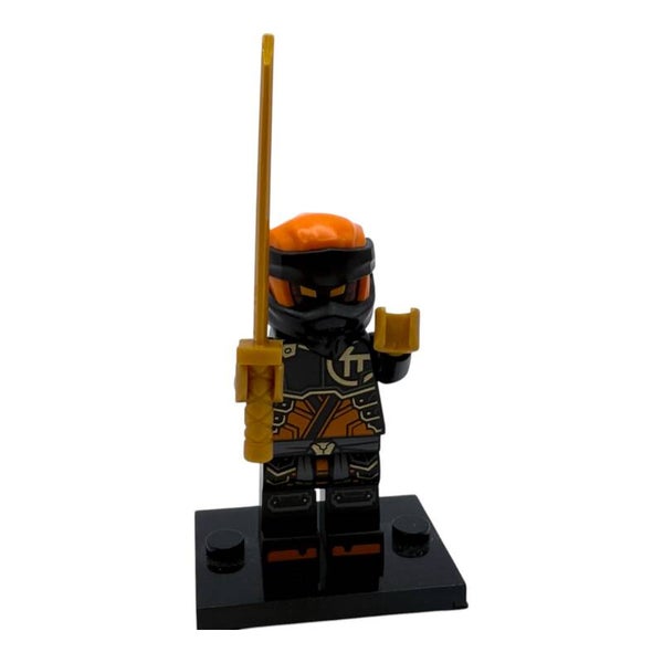 LEGO® Ninjago Minifigur Cole mit Kabuto-Helm & goldenem Schwert  71806