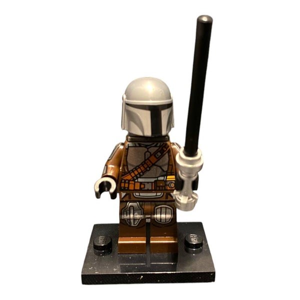 Lego® Star Wars™ Minifigur "The Mandalorian / Din Djarin mit Dunkelschwert" 75325
