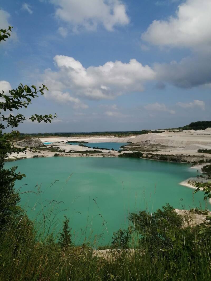 Faxe Kalkbrud: zwemmen op eigen risico maar een heerlijke wandeling van een uurtje om alle wateren kan ook.
