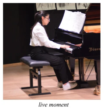 een referentiefoto van een meisje dat piano speelt