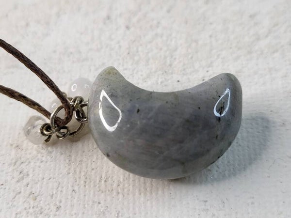 Labradoriet maan met regenboog maansteen