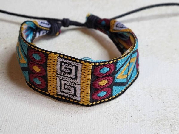 Stoffen native armbandje