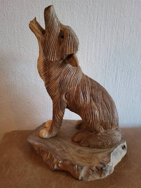 Wolf houtsnijwerk
