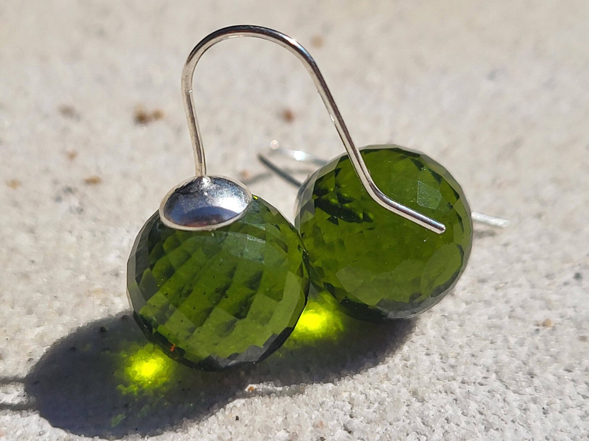 Groene  toermalijn oorbellen
