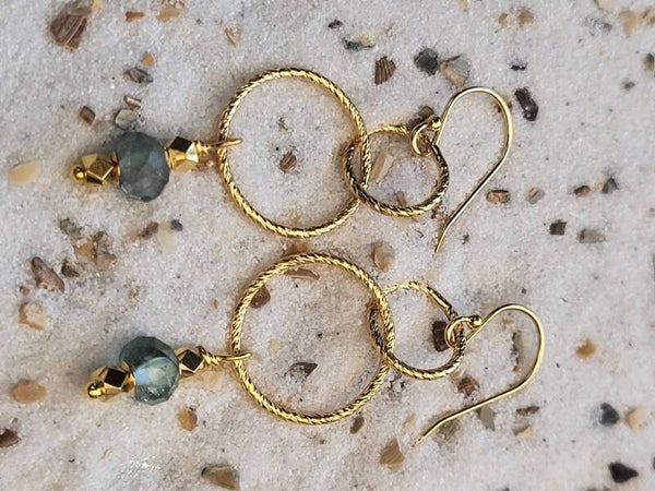 Apatiet aan gold filled hangers