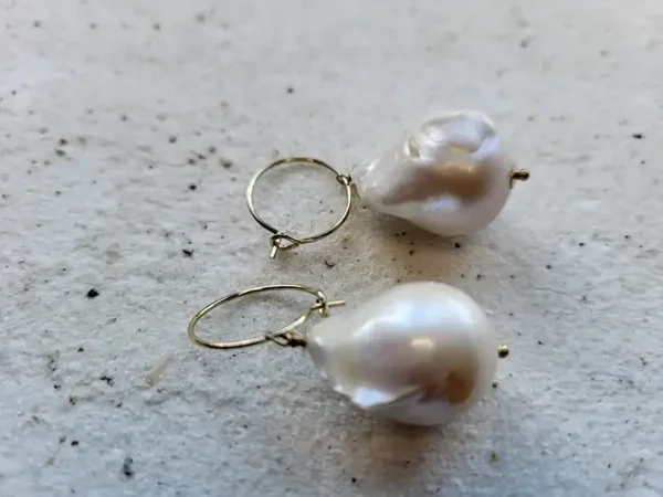 Barok parel aan creolen