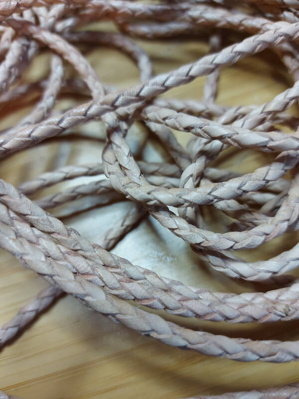 Ketting van gevlochten leer
