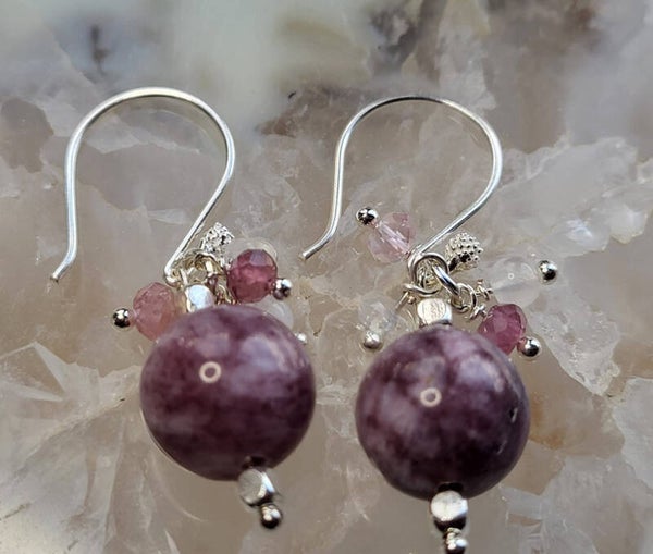 Lepidoliet met toermalijn oorhangers