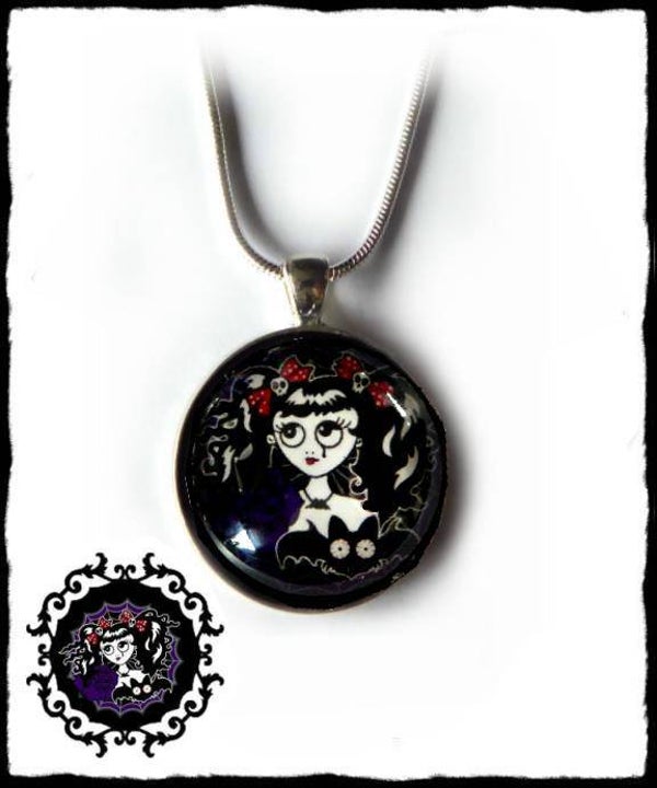 Necklace round large Weeping girl
