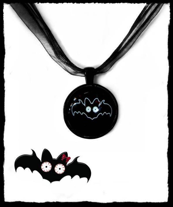 Necklace round Black Batty