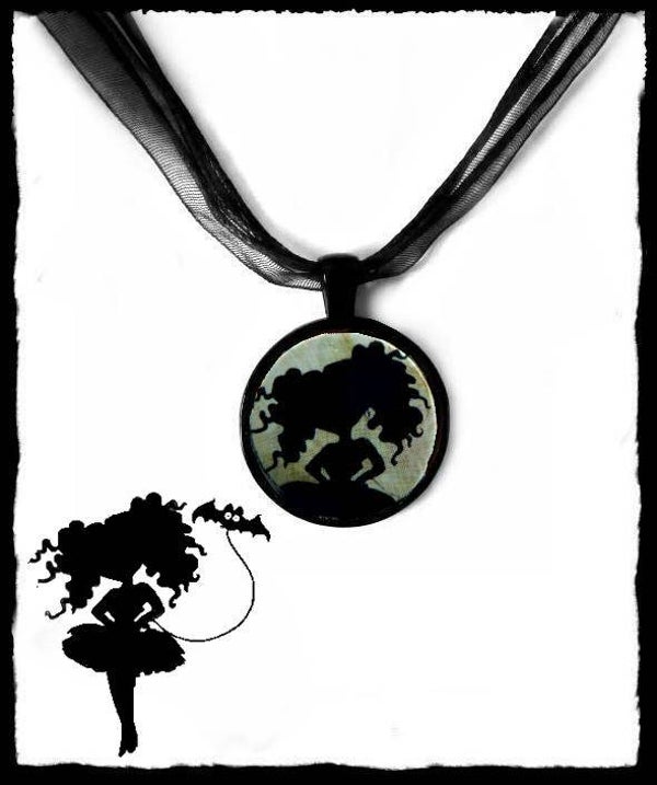 Necklace round silhouette