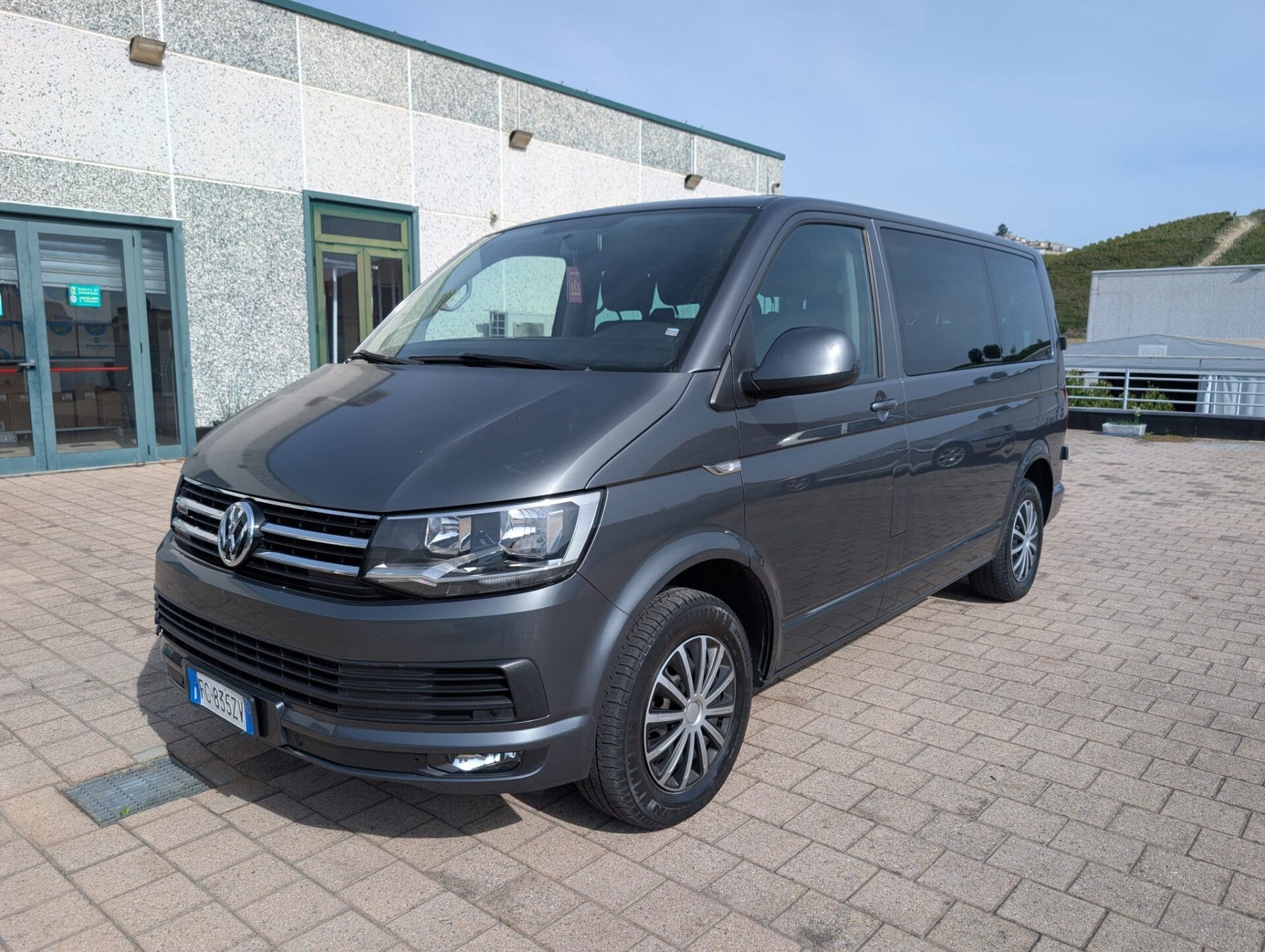 Volkswagen Transporter Caravelle  Targa: FC835ZV