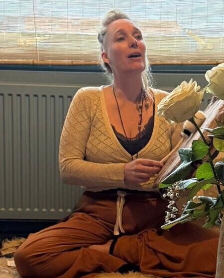 Zingen en drummen tijdens mothers blessing