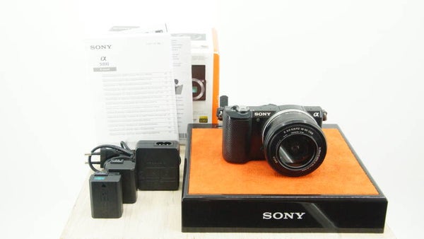 Sony a5000 foto of film camera aps-c sensor, wifi, 16-50mm lens vlog camera