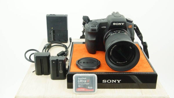 Sony a200 met 18-70mm startlens, perfecte beginnerscamera met accessoires
