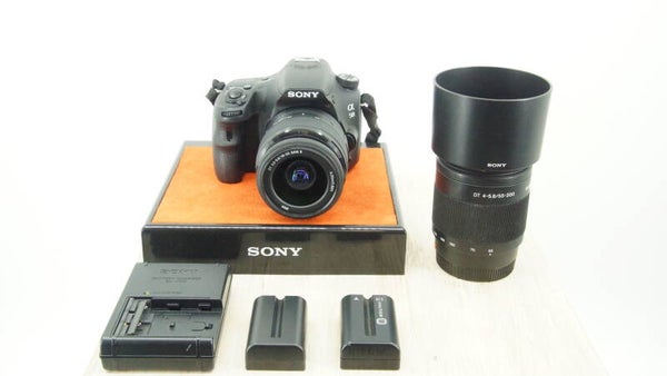 Sony a58 met 18-55mm II en 55-200mm lenzen, 2accu's en garantie! en extra accessoires