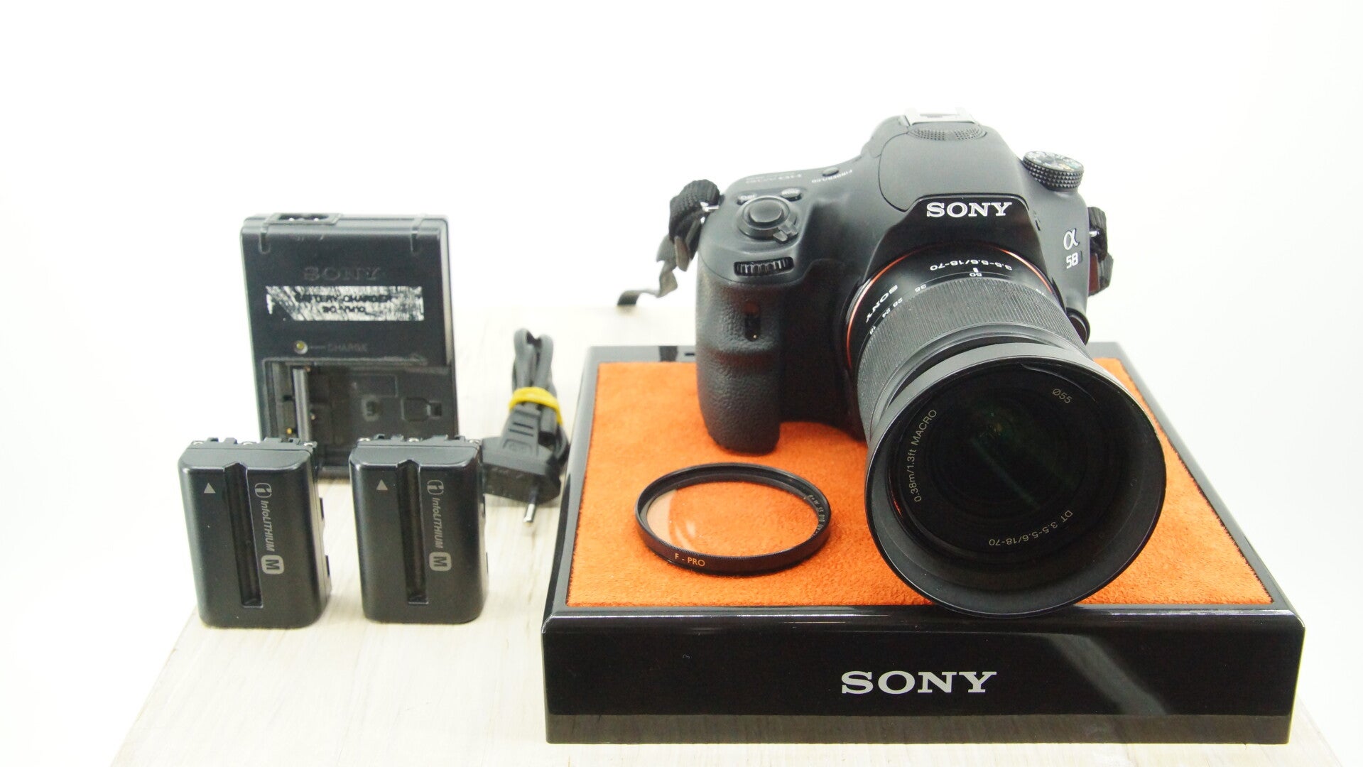 Sony a58 met 18-70mm lens en extra accessoires, zeer netjes met garantie!