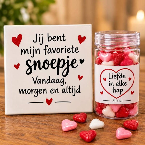 Liefde tegel met een pot hartjes snoep