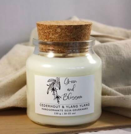 Rustgevende geurkaars voor een selfcare moment thuis