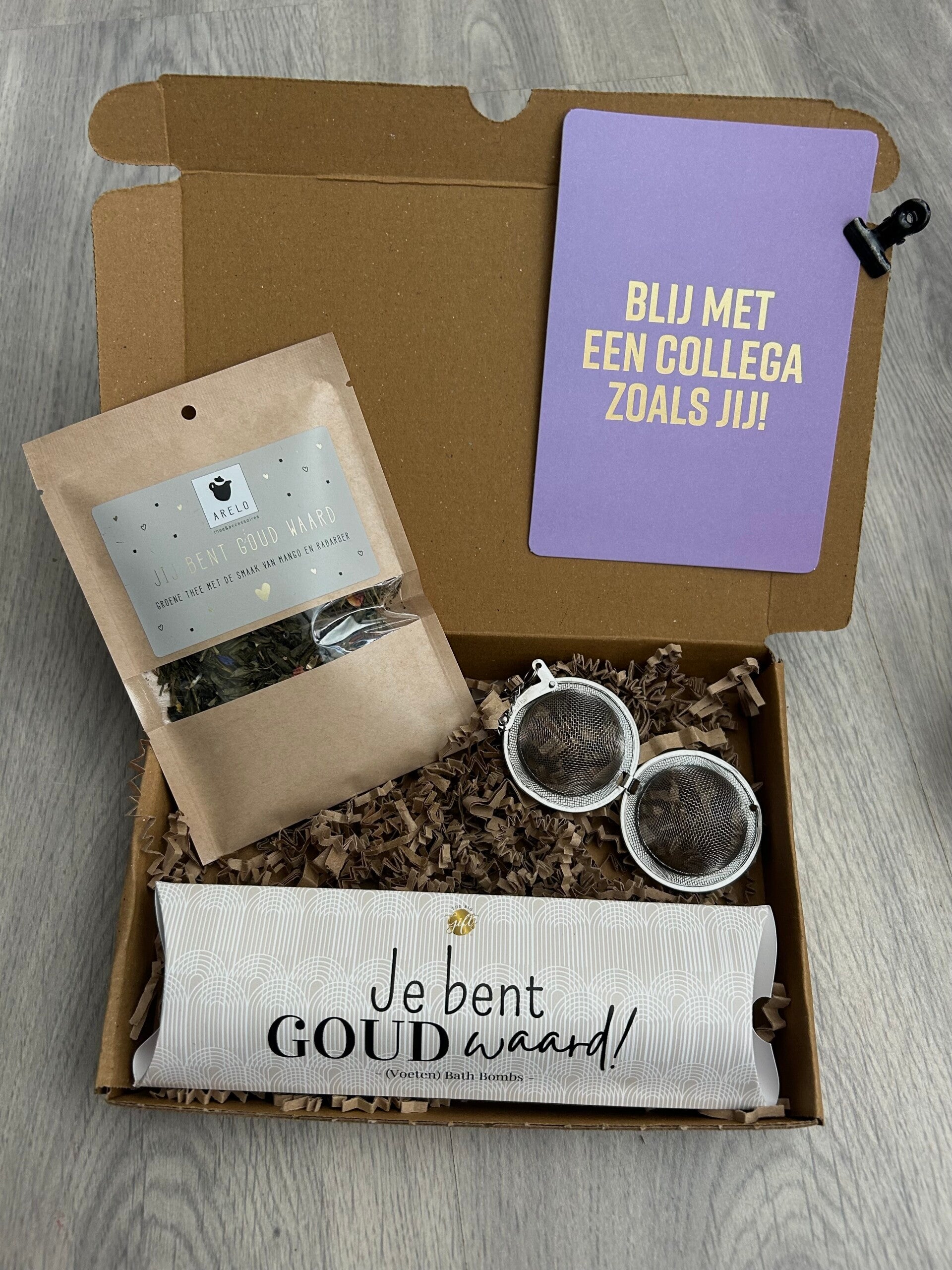 cadeau collega pakket badballen thee en kaart