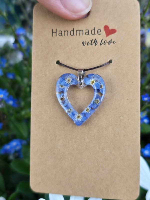 Pendentif coeur complet fleurs bleues