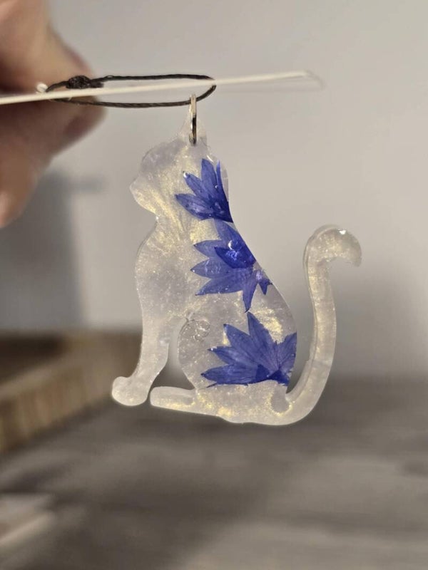 Pendentif Chat "pétales de Bleuet"