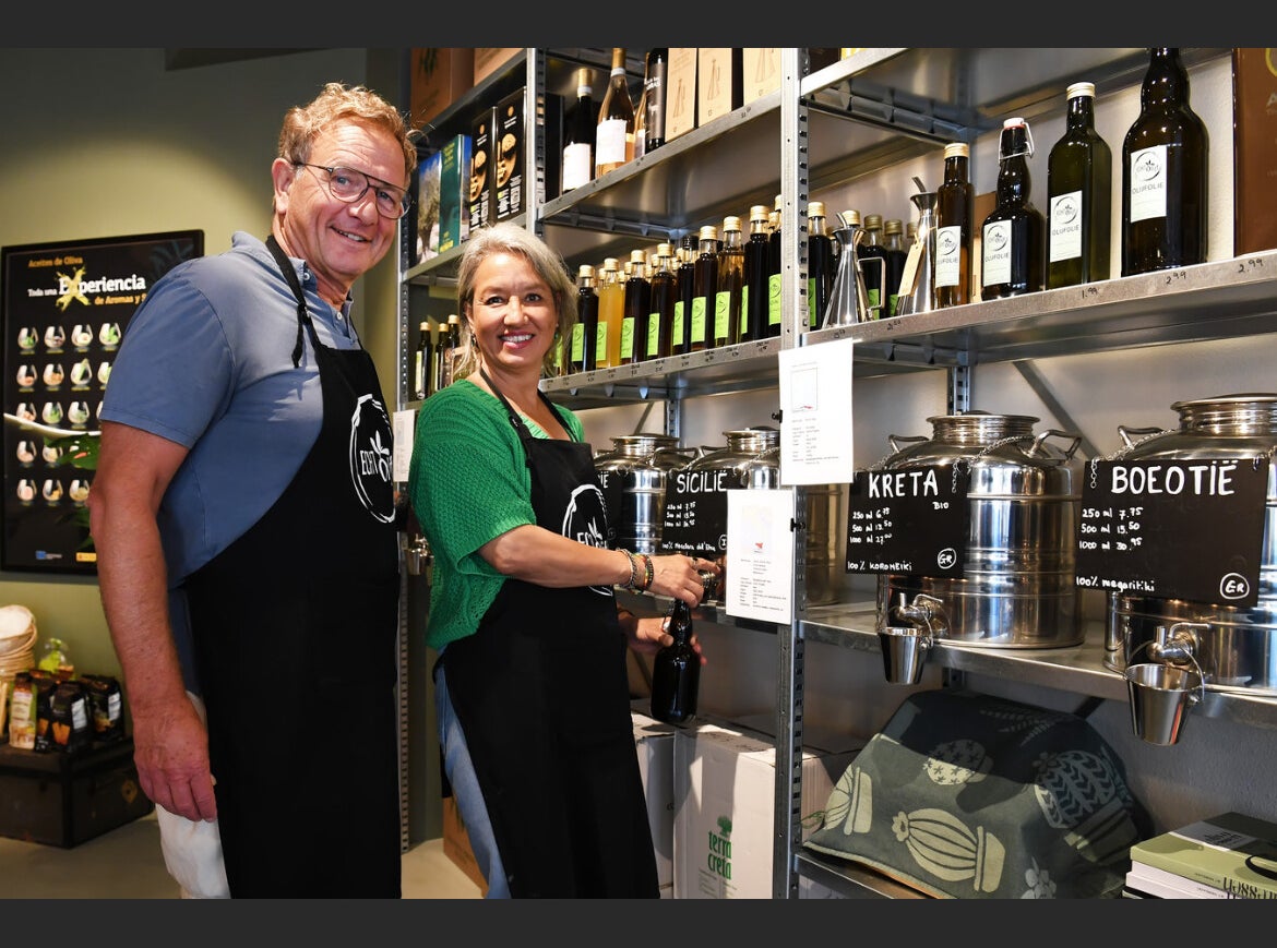 Maarten en Beata in hun winkel Echt Olijf