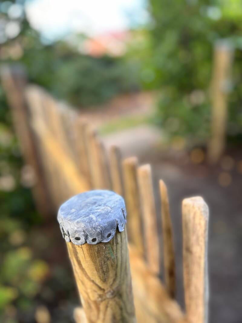 Afdekkap van lood voor houtenpaal