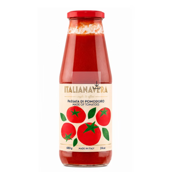 Passata van tomaten in halsfles