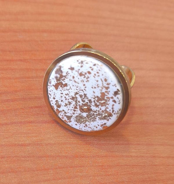 Ring wit met bladgoud