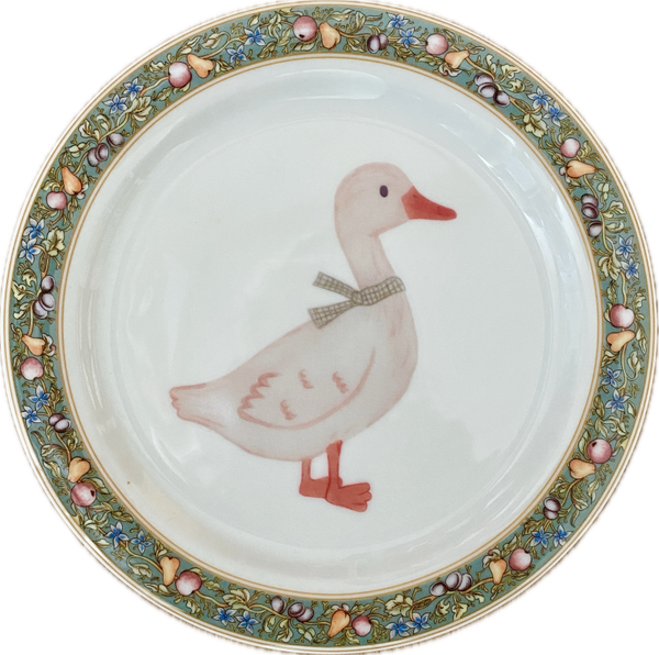 Gans op bord met decoratieve rand